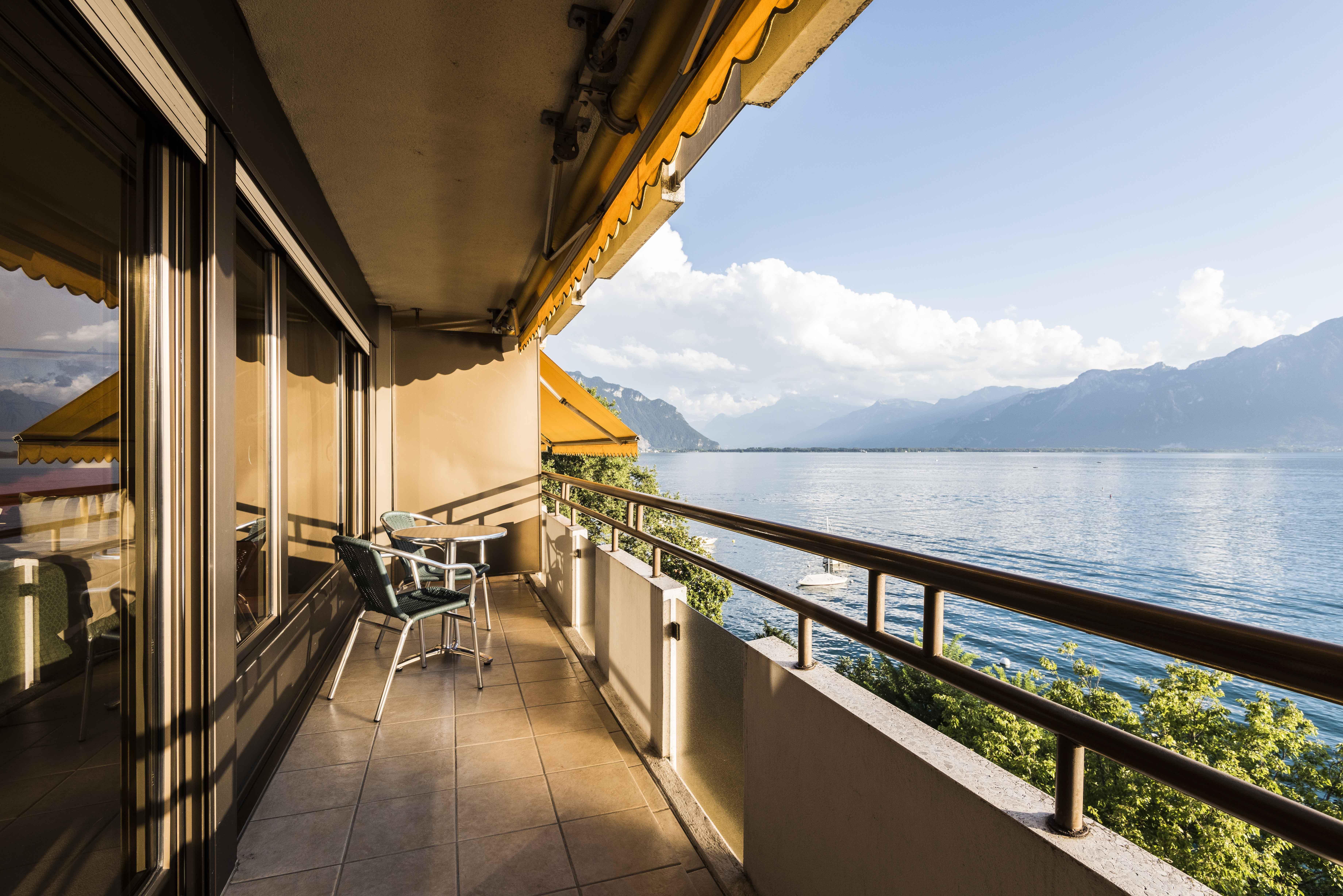 Royal Plaza Montreux Hotel Exterior photo A balcony in Switzerland